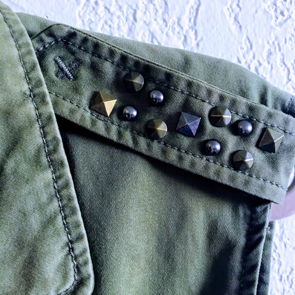 Utility jacket/vest with stud trim ⭐️ - Picture 4 of 8